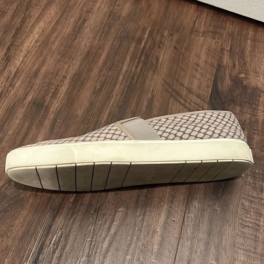 Vince Gray Snakeskin Sneakers, Size 8.5 - Picture 8 of 12